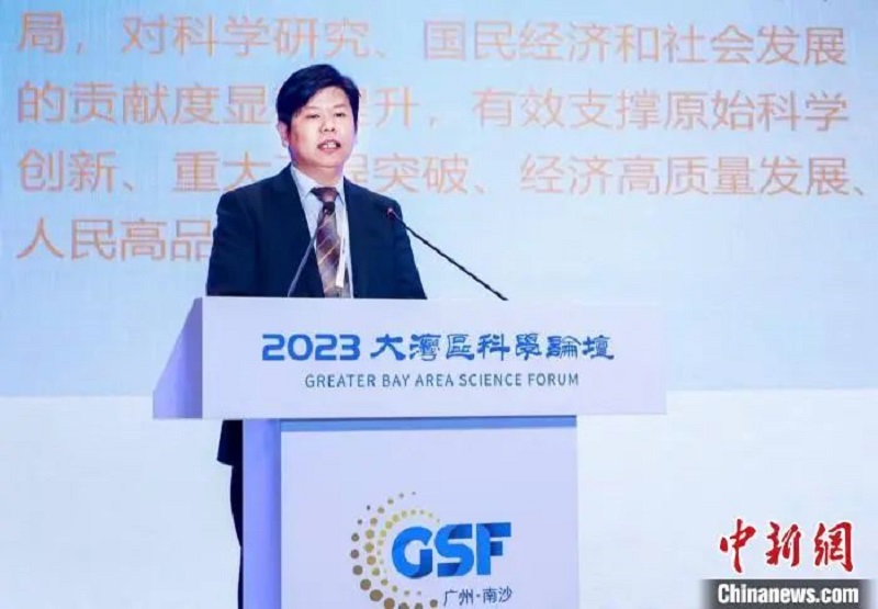 2023大灣區(qū)科學(xué)論壇信息與通信分論壇現(xiàn)場，國家高性能計(jì)算機(jī)工程技術(shù)研究中心副主任曹振南作主旨演?！〈鬄硡^(qū)科學(xué)論壇組委會 供圖