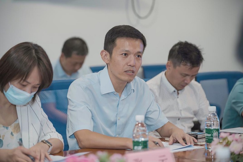 6月13日下午，廣東省網(wǎng)絡(luò)文化協(xié)會(huì)第二屆理事會(huì)第一次會(huì)議在廣州召開。圖為協(xié)會(huì)會(huì)長(zhǎng)孫朝方主持會(huì)議。唐德榮攝