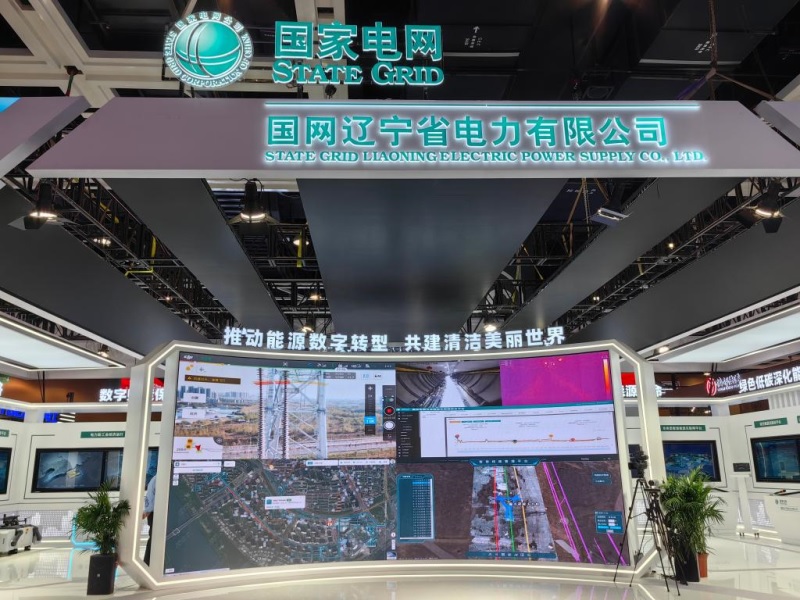 展會上，國網遼寧電力向觀眾展示新型電力數(shù)字空間。新華社記者 白涌泉 攝