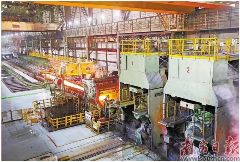 “高質(zhì)量發(fā)展調(diào)研行”廣東主題采訪活動走進湛江，報道當?shù)劁撹F產(chǎn)業(yè)發(fā)展。新華社發(fā)