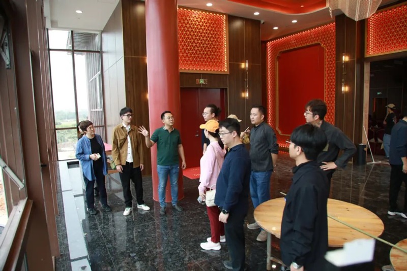 2023年珠海市網(wǎng)絡(luò)主題采風(fēng)活動走進位于斗門鎮(zhèn)大赤坎村的斗門非遺傳承基地綜合體項目。