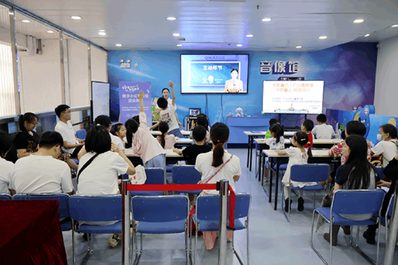 數(shù)智人惟妙惟肖，探索科教場(chǎng)景融合應(yīng)用。