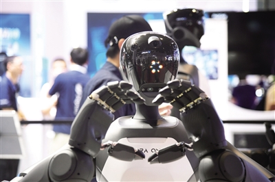 8月21日在2024世界機器人大會現(xiàn)場拍攝的人形機器人。新華社記者 任超 攝