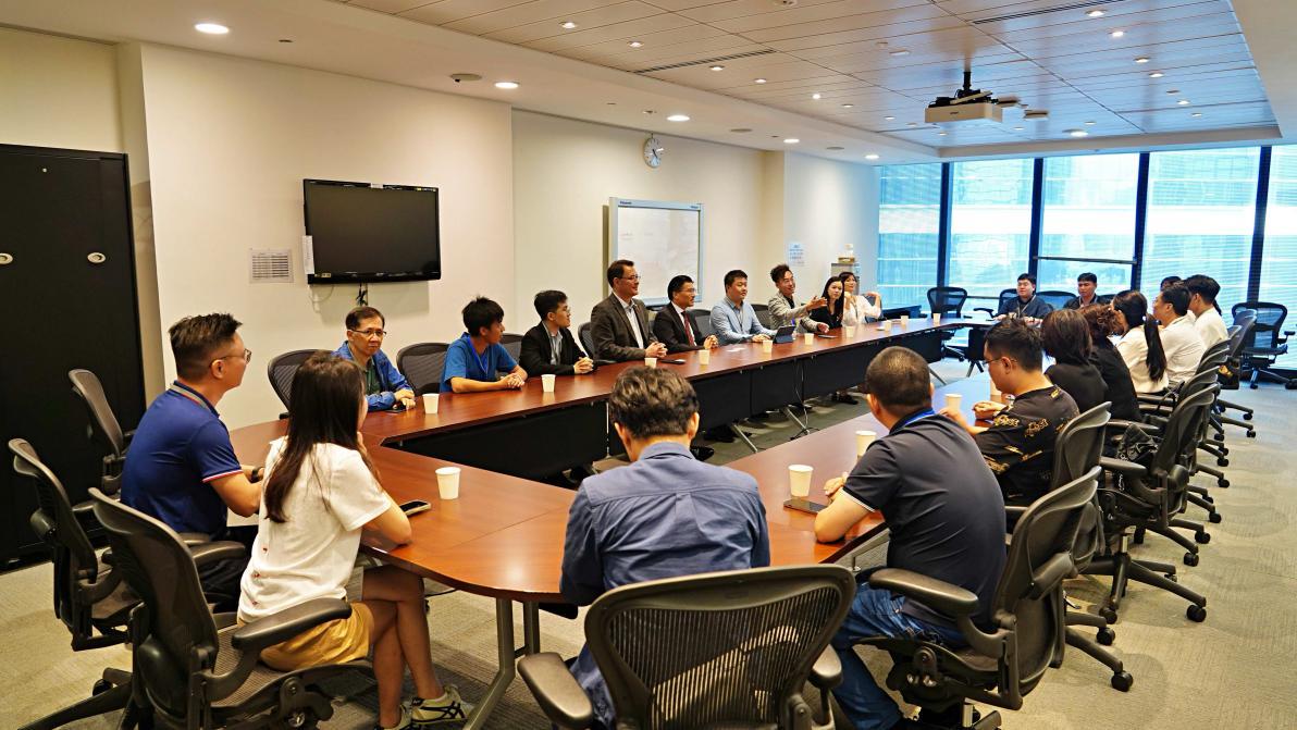 立法會議員與參訪團開展座談交流