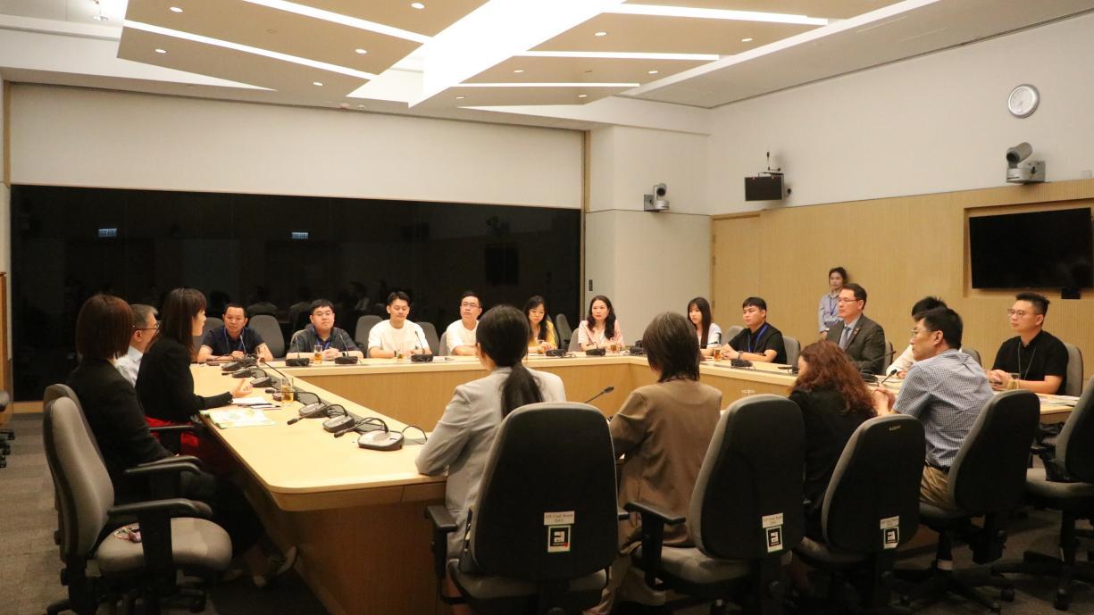 創(chuàng)新科技及工業(yè)局副局長與參訪團開展座談交流