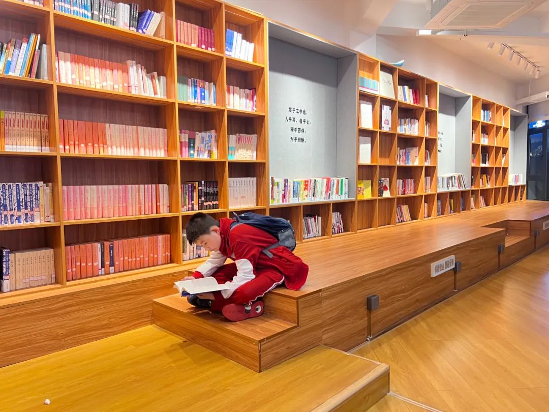 墨脫蓮花書屋，年接待讀者20萬人次，成為邊疆群眾的精神文化燈塔。（蔡彥栩/攝）