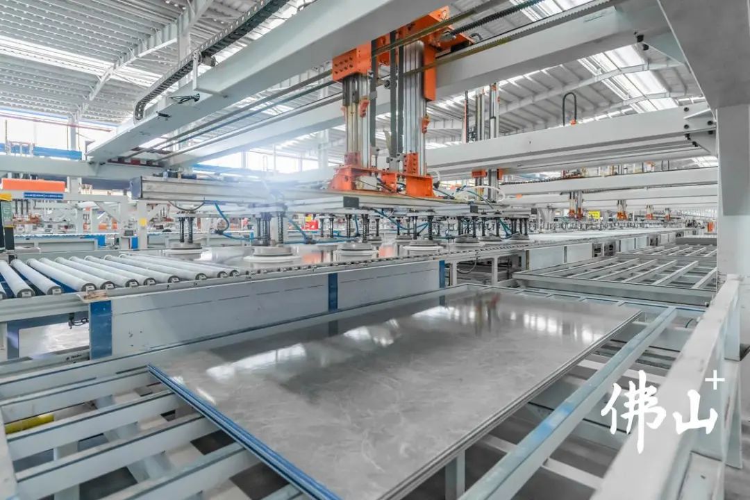 新明珠陶瓷數(shù)字化示范工廠。王澍/攝