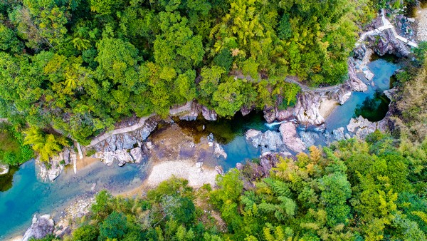 鳥(niǎo)瞰南昆山石河奇觀